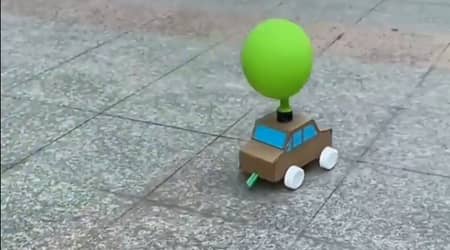 Moving with the balloon Car of cardboard