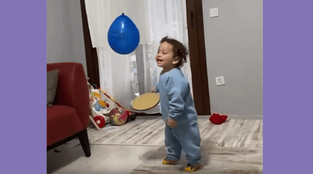 Juguemos tenis con globos con los pequeños