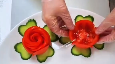 Let's make flowers with tomatoes and cucumbers