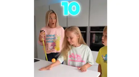 Zıplayan Pinpon Topuna Çarpmadan Elimizi Topun Altından Geçirelim