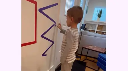 Renkli Çizgileri Bardak İçerisindeki Renkli Top ile Takip Et