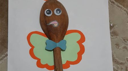 Making a puppet with a wooden spoon