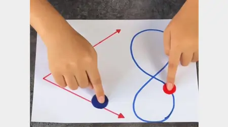 Neurogymnastik-Aktivität: Zweihand-Koordinationsübung, die die Gehirnentwicklung bei Kindern unterstützt