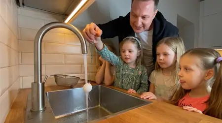 Bernoulli İlkesi Deneyi: Su Akıntısında Havada Asılı Kalan Pinpon Topu! - 8 Yaş ve Üstü