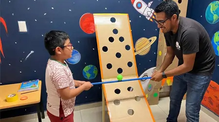 Evde Eğlenceli Koordinasyon Oyunu: Karton Labirent Tırmanışı